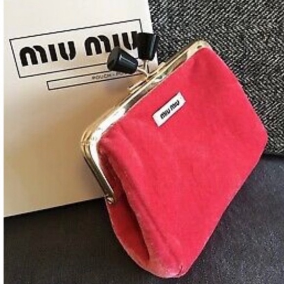 COPY - Miu Miu Pink Velvet Pouch Pochette Coin Bag/Purse with Kisslock Closure - Picture 4 of 6